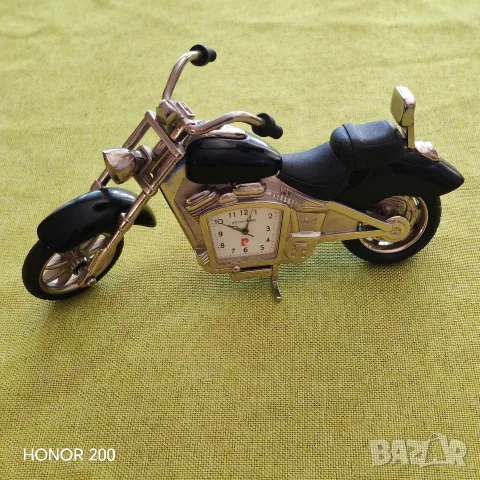 Часовник миниатюра мотор Chopper, Pierre Cardin. , снимка 2 - Други - 55391809