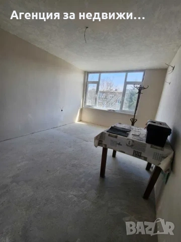 Двустаен апартамент с потенциал за преустройство в тристаен