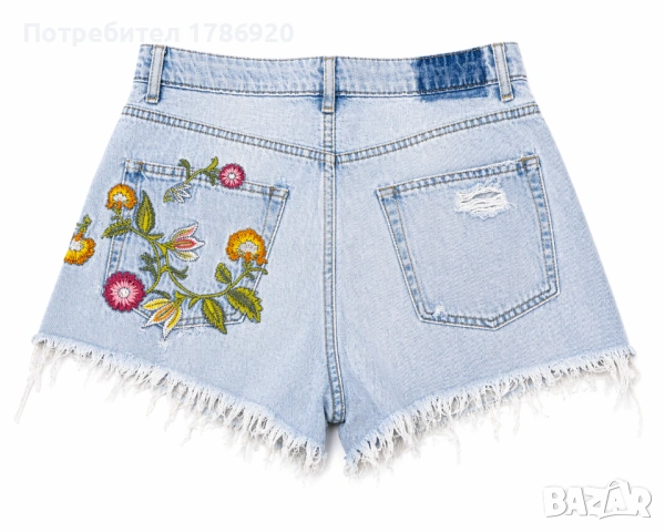 Къси дънкови панталони Bershka с бродерия 🌸, снимка 6 - Къси панталони и бермуди - 33580124