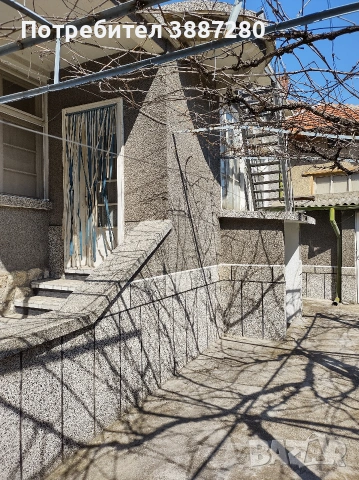 ПРОДАВАМ КЪЩА В СУПЕР ИДЕАЛЕН ЦЕНТЪР, снимка 2 - Къщи - 55217060