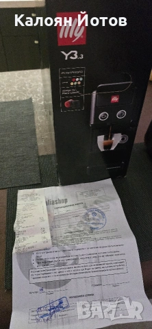 Продавам кафе машина illy Y3.3 нова, червена