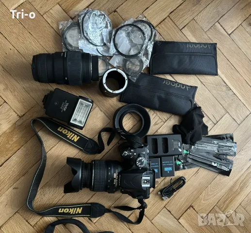 Nikon D5100 + светкавица, 2 обектива, 2 батерии, аксесоари и раница Lowepro