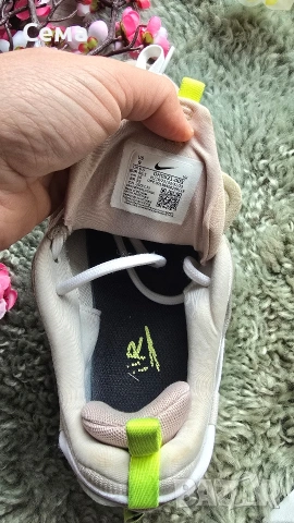 Оригинални маратонки Nike Foryosa 40,5 номер, снимка 7 - Маратонки - 54644357
