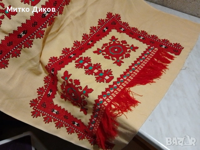 традиционна българска покривка (каре) с ръчна бродерия, често изработвана върху плат панама 86х82см, снимка 6 - Покривки за маси - 54823333