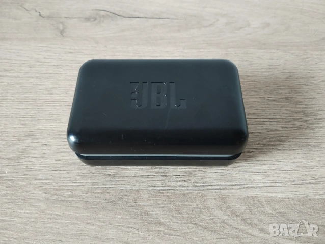 JBL Endurance Peak зарядна кутия, снимка 2 - Безжични слушалки - 54637576
