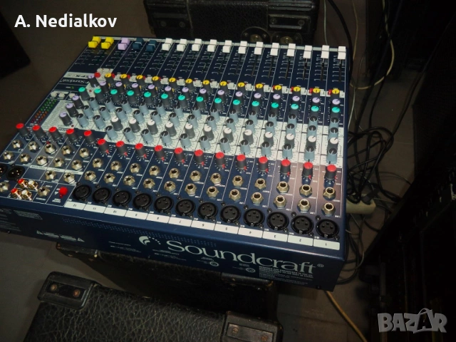 Soundcraft EFX12 audiomixer, снимка 4 - Ресийвъри, усилватели, смесителни пултове - 54843595