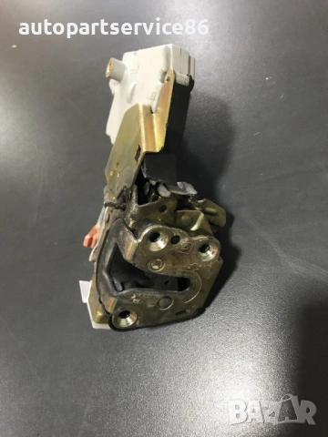 Заключващ механизъм за задна лява врата за Nissan Almera Tino (2002-2007)