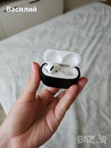 AirPods 4 – ляв слушалка и кейс, десният липсва