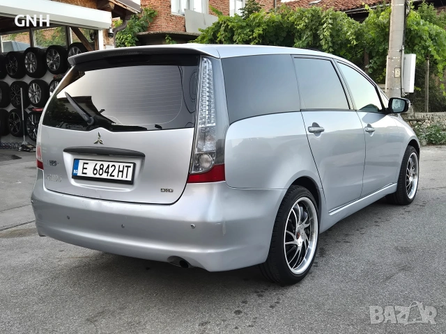 Mitsubishi Grandis 2.0TDI 7Места /бартер/, снимка 2 - Автомобили и джипове - 55219597