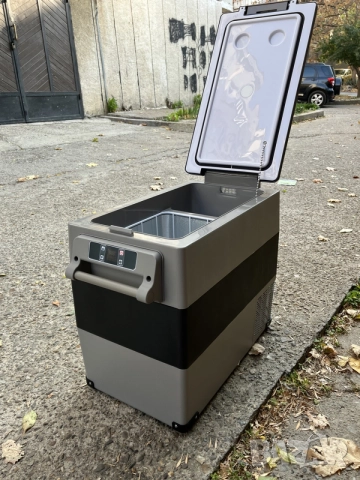 Нов 55L Компресорен фризер и хладилник за кола, -20°C, 12V, Bluetooth, за каравана бус тир, снимка 3 - Хладилни чанти - 55422812