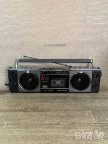 HITACHI TRK-6701W VINTAGE RETRO BOOMBOX радио касетофон, снимка 2 - Радиокасетофони, транзистори - 54451449