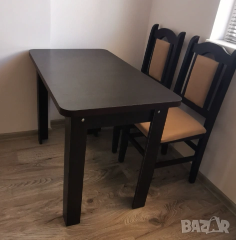 Продавам трапезна маса венге отлична 60/100 и вис. 75 см