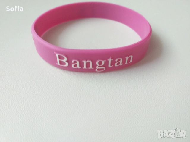 чисто нова силиконова гривна на BTS подходяща за фенове и колекционери (само 1 брой), снимка 3 - Гривни - 54224763