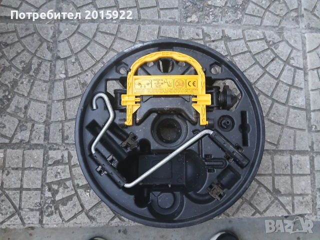 Оригинален комплект крик ключ за Renault Clio-3.Zoe.kangoo., снимка 2 - Аксесоари и консумативи - 55005806