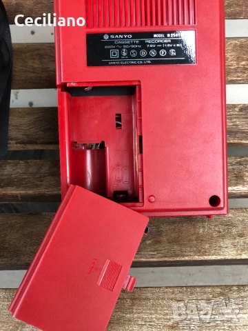 Касетофон Vintage SANYO M2541E-като Нов!, снимка 6 - Радиокасетофони, транзистори - 54654872