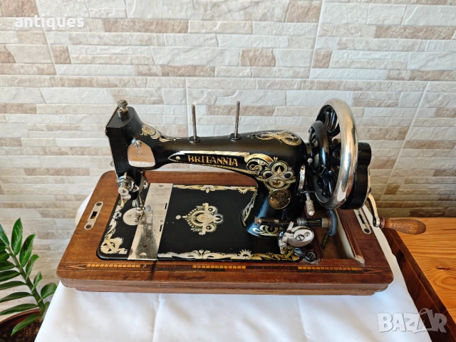 Ръчна шевна машина - Junker & Ruh - Britannia - 1920" година, снимка 2 - Антикварни и старинни предмети - 54353651