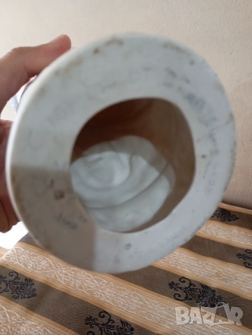 Порцеланова статуетка Дева Мария с Младенеца, снимка 6 - Други ценни предмети - 53978052