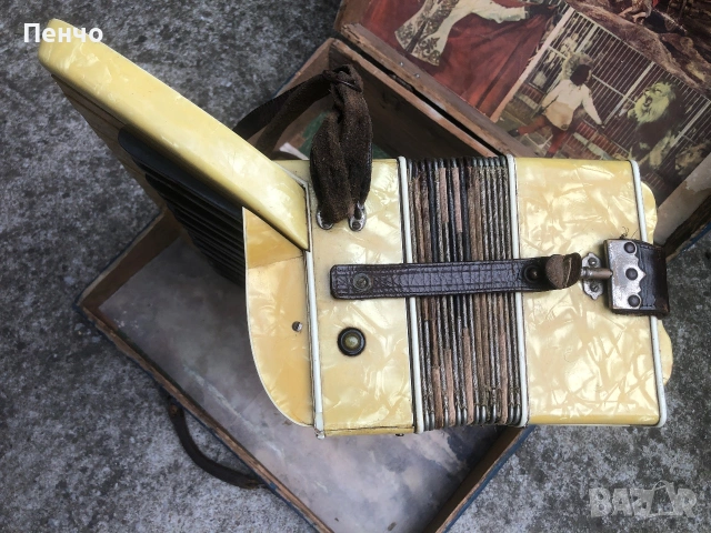 много дърт акордеон "SOPRANI Di Silvio Recanati ", снимка 7 - Антикварни и старинни предмети - 42847659