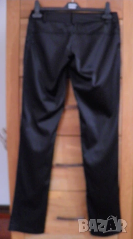 Дамски черен панталон от еластичен сатен, снимка 2 - Панталони - 54298610