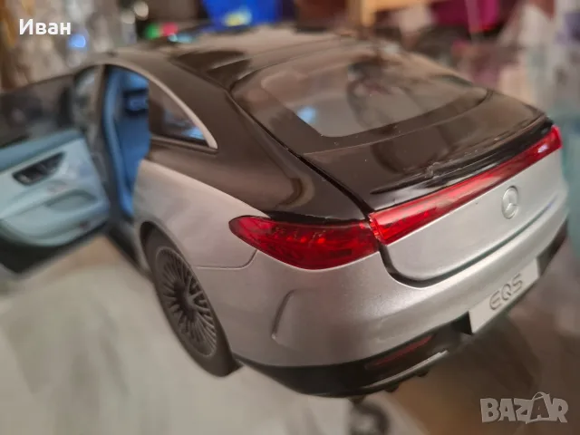 Продавам колекционерски модел Mercedes EQS 1:18, снимка 6 - Колекции - 55540707