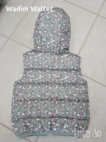 Бебешки изолирана жилетка без ръкави с качулка , снимка 2 - Комплекти за бебе - 54144359