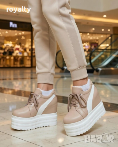 Кецове на платформа - бежови с бяла лента