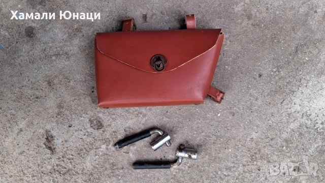 Ретро кожена чантичка за велосипед 