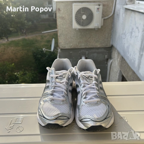 Обувки Asics GEL-Kayano 14 – White / Graphite Grey, снимка 4 - Маратонки - 55242409