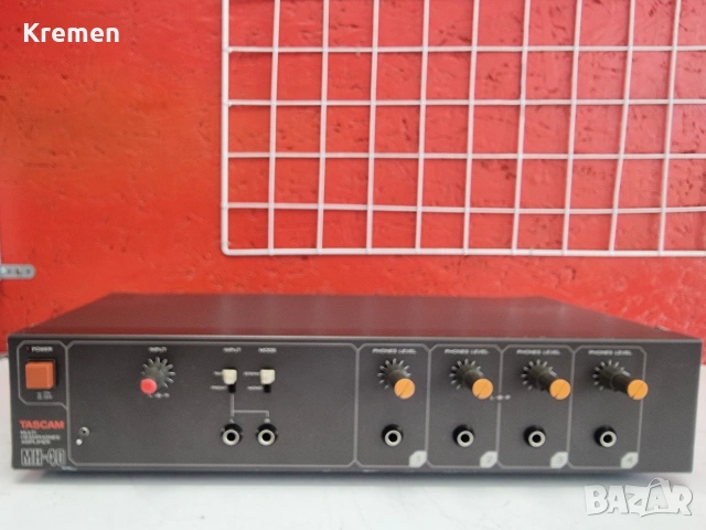Усилвател за слушалки.TASCAM MH-40, снимка 2 - Ресийвъри, усилватели, смесителни пултове - 54698907