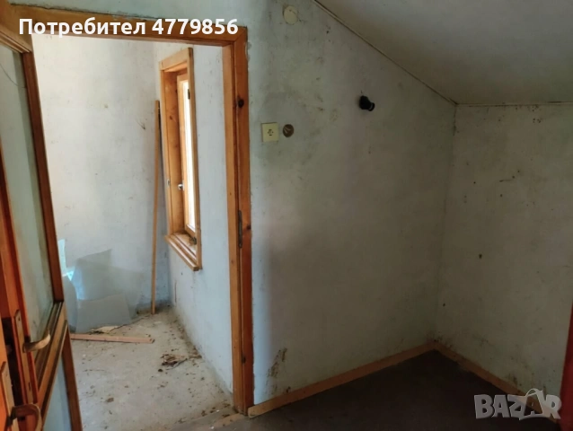 Триетажна къща с двор. За ремонт. село Могила, снимка 3 - Вили - 54001691
