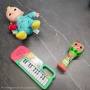 Cocomelon - сет микрофон,пиано,музикална плюшена играчка,фигури, снимка 1