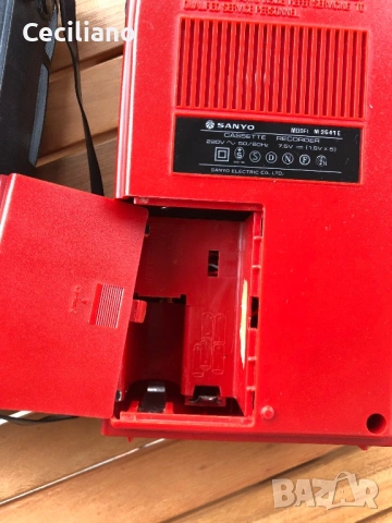 Касетофон SANYO M2541E -незаличим от  Нов!, снимка 4 - Радиокасетофони, транзистори - 54658069