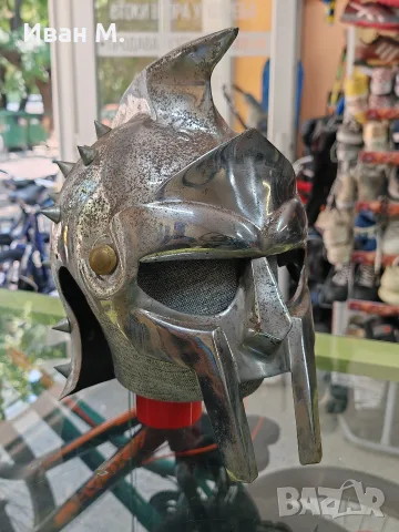 Метален римски шлем 