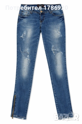 Стилни дънки в стил DSQUARED с модерен distressed дизайн.