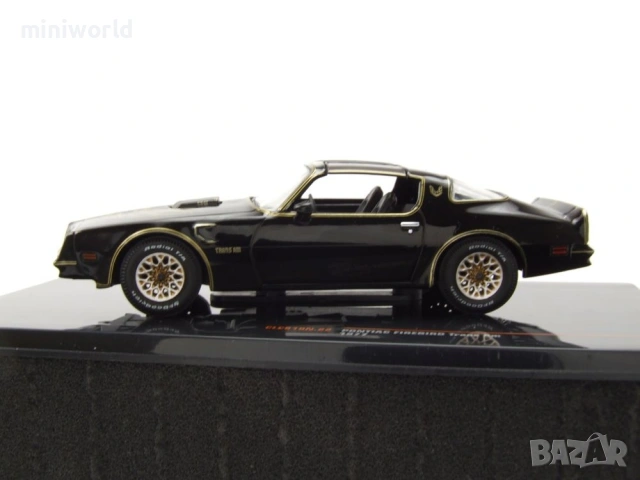 Pontiac Firebird Trans Am 1977 - мащаб 1:43 на IXO моделът е нов в PVC дисплей-кейс, снимка 3 - Колекции - 54504010