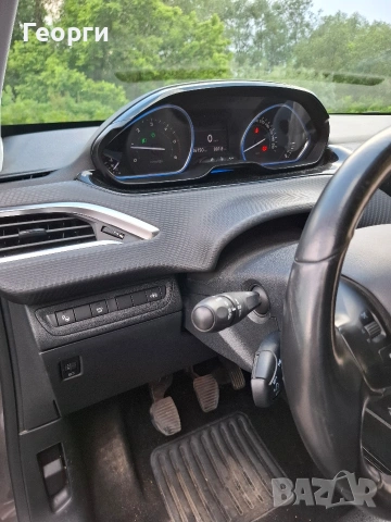 ПЕЖО 2008 1.6-115 КС, снимка 12 - Автомобили и джипове - 54931510