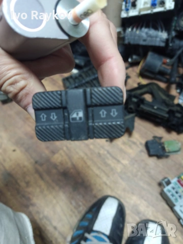 Бутони Ел. Стъкла за Volkswagen PASSAT (1989 - 1993) , 357959855K, снимка 2 - Части - 54166151