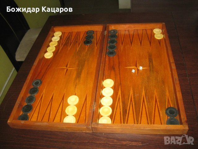  Стари шах и табла, с бакелитени пулове и фигури. Размер на дъската - 48/48 см. Цена - 47 евро. Пращ, снимка 2 - Шах и табла - 54814758