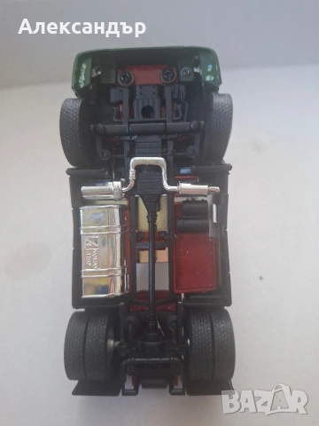 Колекционерски камион Volvo FH12 H.E. Payne – Cararama (1:50), снимка 5 - Колекции - 54808515