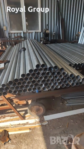 Поцинковани тръби - колове за ограда със 3 дупки двустранно. 
Дължина 2 м
Дебелина 2 мм
Ф - 4.1 см
, снимка 8 - Огради и мрежи - 54161585