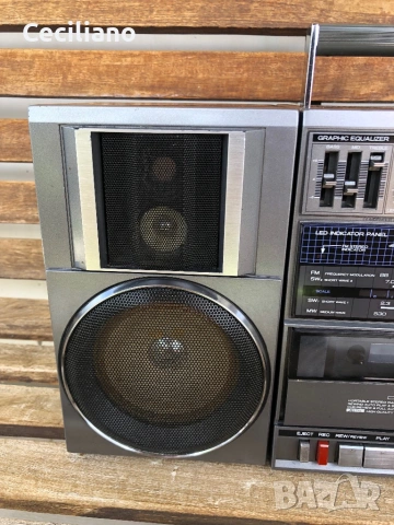 Радиокасетофон HITACHI TRK-9100W -(Japan), снимка 3 - Радиокасетофони, транзистори - 54527353