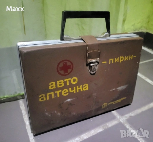 Продавам ретро куфари от соца и един нов, но без колелца, снимка 5 - Куфари - 55082938
