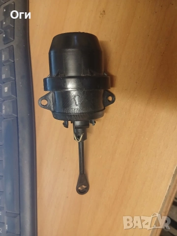 Вакуум клапан топло/студено за Фолксваген Пасат 88-96г. и Ауди 80 и 90 AW 23 835 698 R 