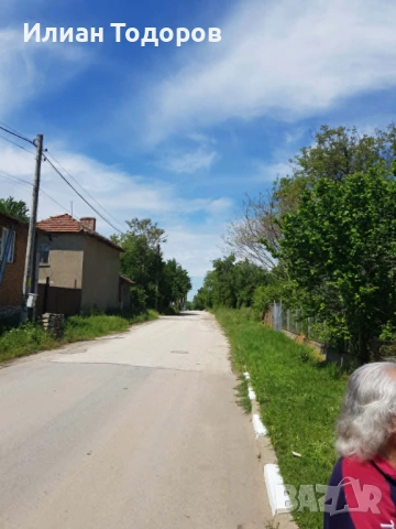 Продавам 940 кв.м дворно място в село Тученица област Плевен с две селкостопански постройки, снимка 2 - Парцели - 54834659
