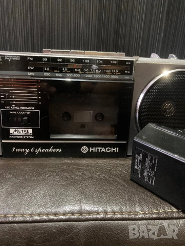 HITACHI TRK-6701W VINTAGE RETRO BOOMBOX радио касетофон, снимка 18 - Радиокасетофони, транзистори - 54778620