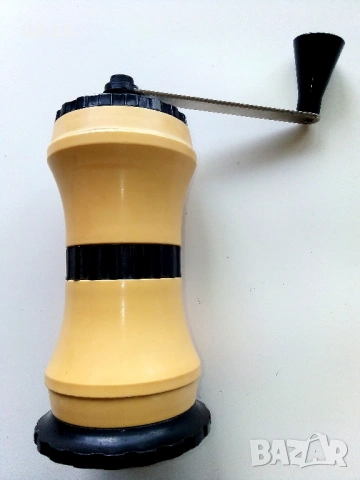 Стара мелничка за кафе и пипер,произведена в " ВМЗ Сопот" 4