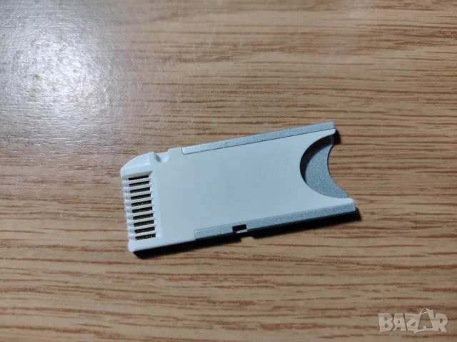 Memory Stick Duo адаптер за карти памет, предимно за стари фотоапарати Сони