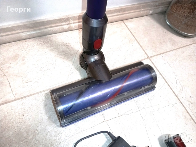 Отлична безжична Dyson V7 прахосмукачка с нова батерия и аксесоари, снимка 5 - Прахосмукачки - 52776402