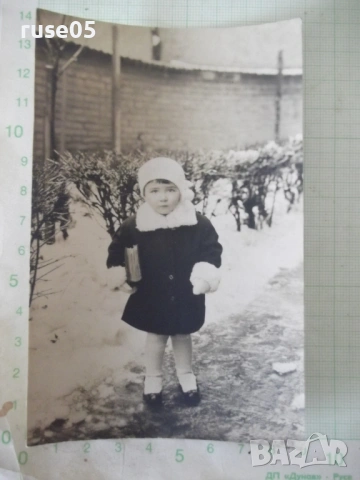 Снимка на дете през зимата стара