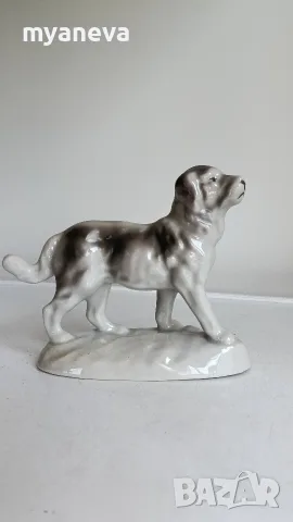 Българска , vintage, порцеланова фигура на куче , произведена от фабрика „Изида“ 